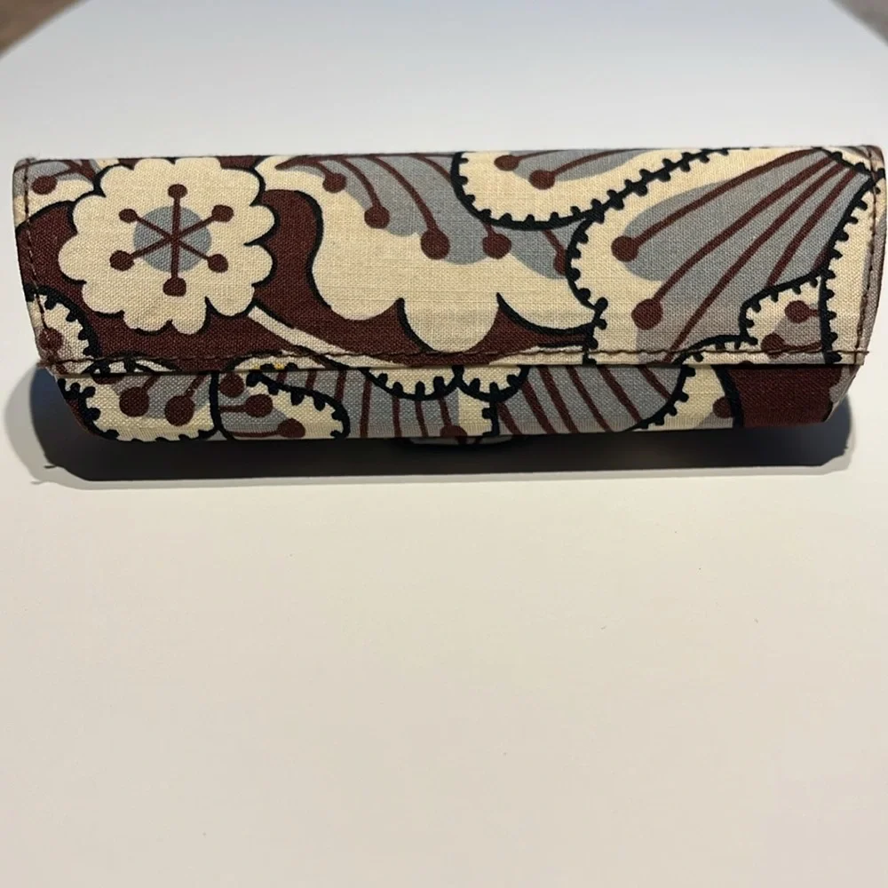 Vera Bradley comment questions leave